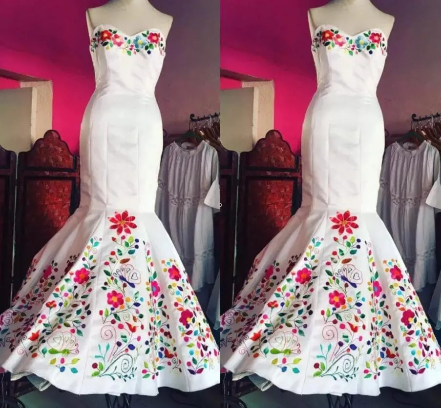 UPS 2022 Vintage Mexican Embroidered Wedding Dress Chic White Satin Sweetheart Top Corset Back Formal Dresses For Bride