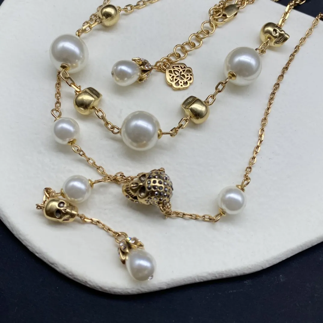 Nya designade dingle pearl tassel damörhängen asymmetriska skalle skelett mikroinlägg diamanter kvinnor dubbel lager skalbagge halsband276z