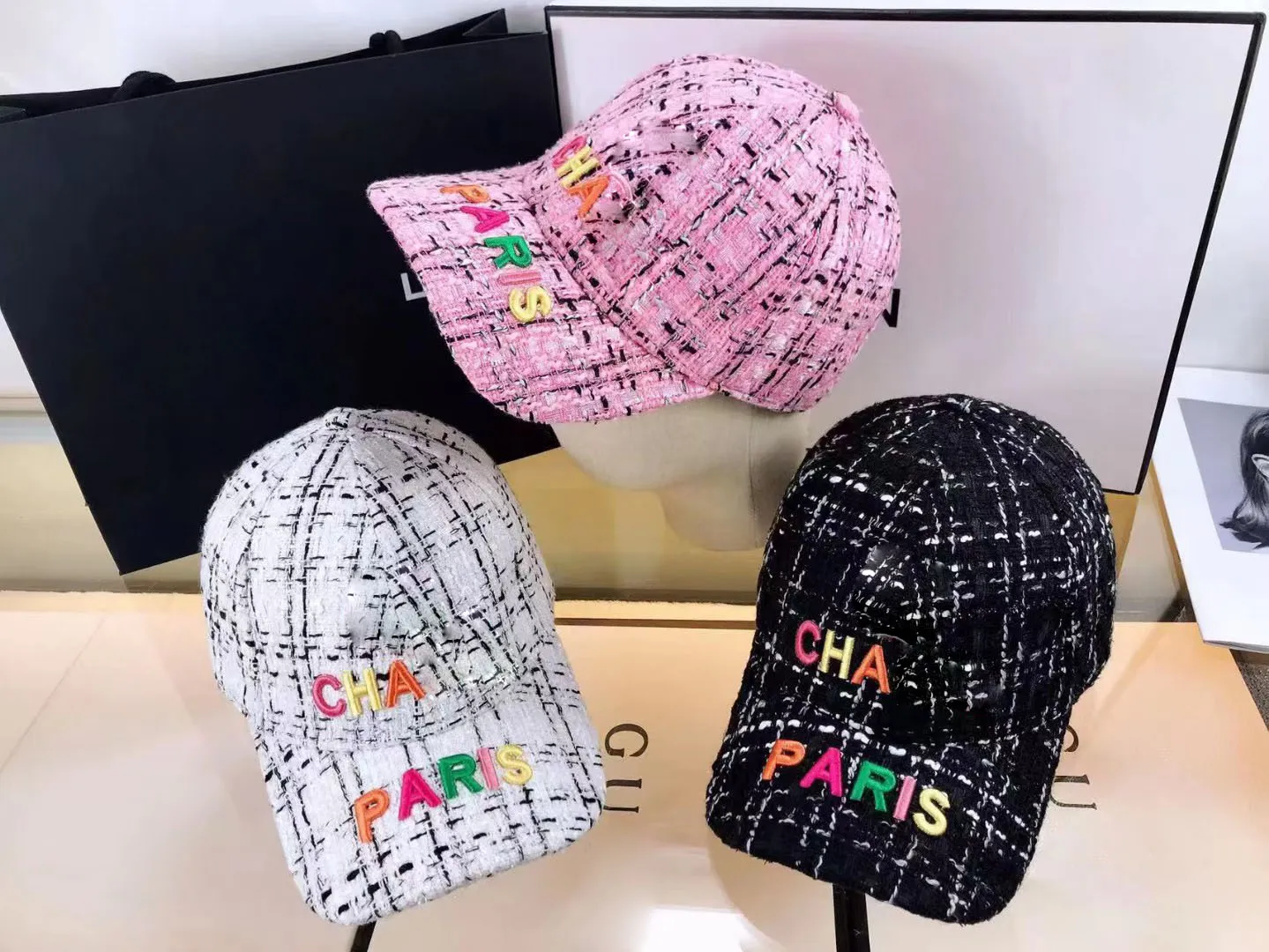 볼 캡 여성 디자이너 야구 모자 남성 패션 패치 워크 자수 Casquette 커플 레인보우 컬러 편지 모자