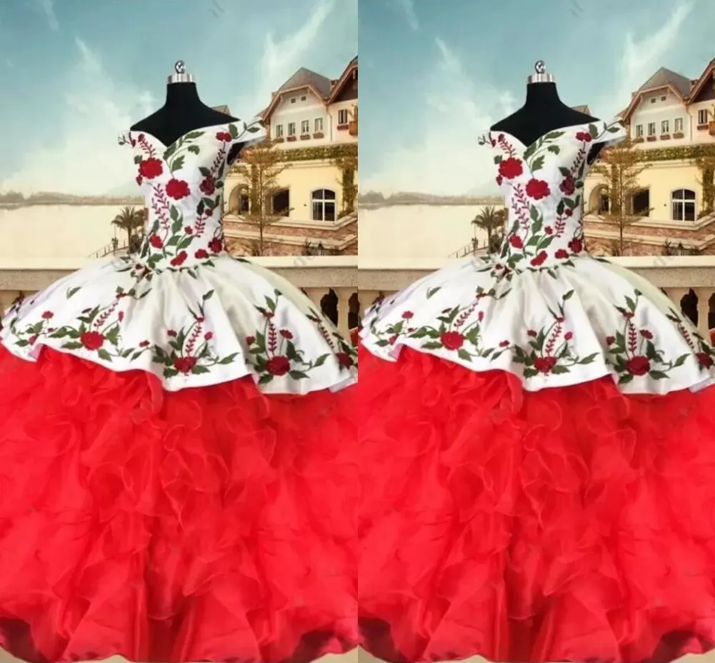 2022 Vintage bestickte Quinceanera Kleider Ballkleid aus der Schulter Rüschen Organza Satin Sweet 16 Girls Prom Pageant Kleid bes121