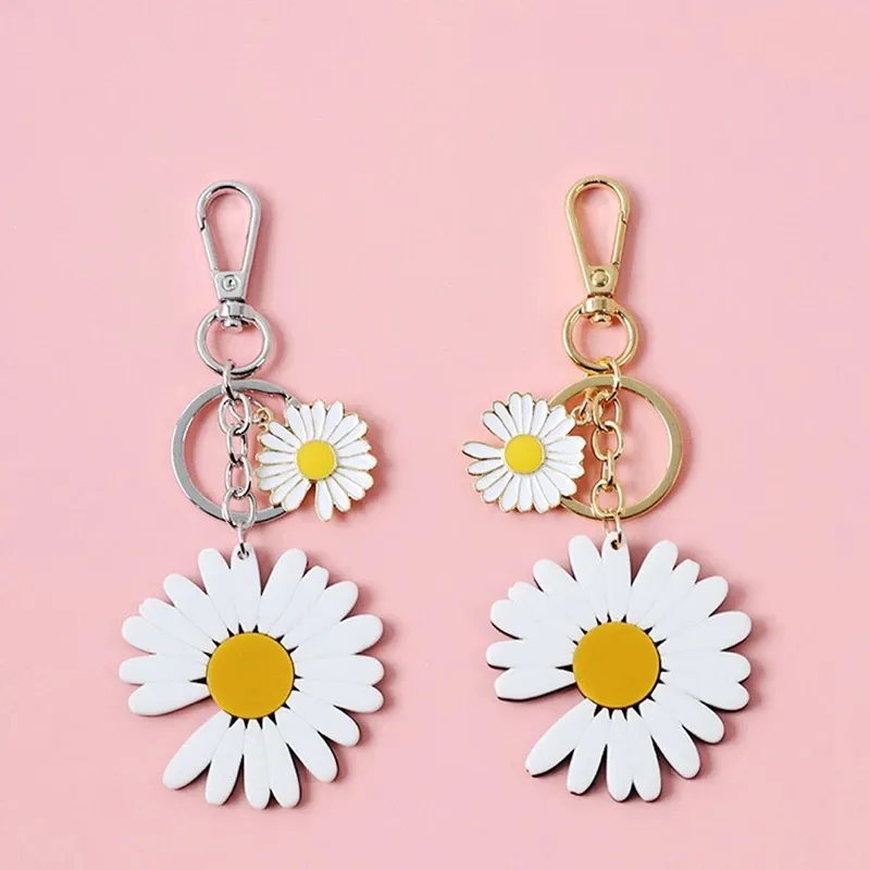 Porte-clés marguerite blanche en alliage de fleurs pour femmes, breloque en forme de fleur en émail, pendentif de sac de voiture pour fille, cadeaux