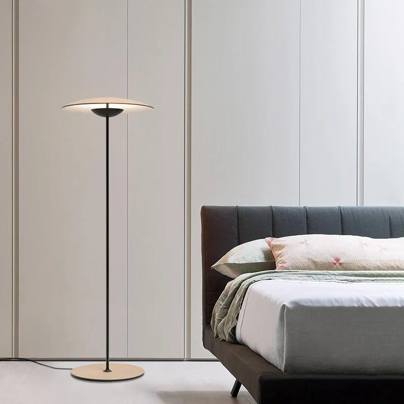 Lampy podłogowe Kreatywne minimalistyczne nowoczesne lampa salonu amerykańska sztuka nocna sypialnia projektant sypialnia