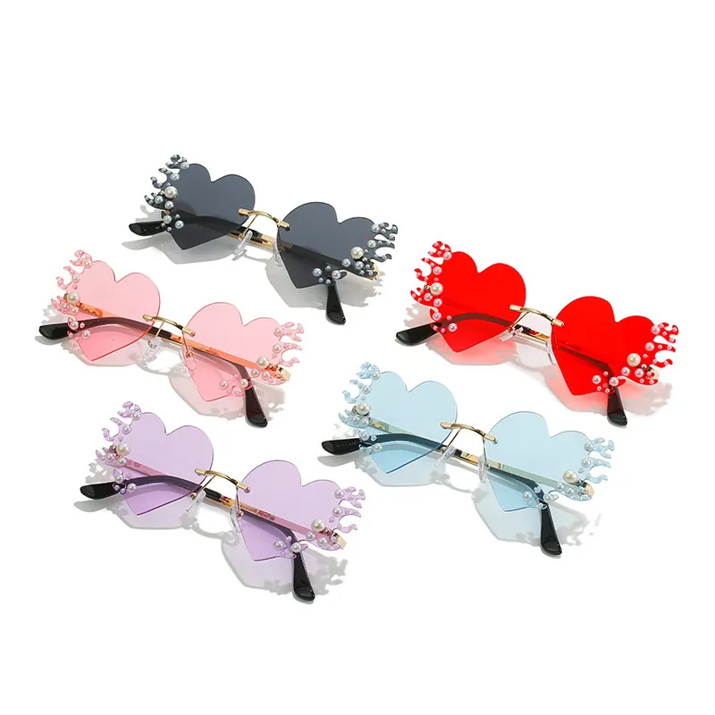 Occhiali Da Sole Da Donna Oversize Senza Montatura Novita Lenti A Forma Di Cuore Di Fuoco Intarsiate Con Perle Artificiali Occhiali Da Sole Stile Punk Da 3 58 DHgate