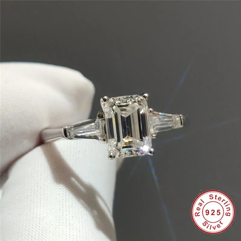 클러스터 링 Geoki 925 Sterling Silver Emerald Cut 1-2 CT 패스 다이아몬드 테스트 D 컬러 VVS1 Moissanite Wedding Ring 여성 고급 보석 GI