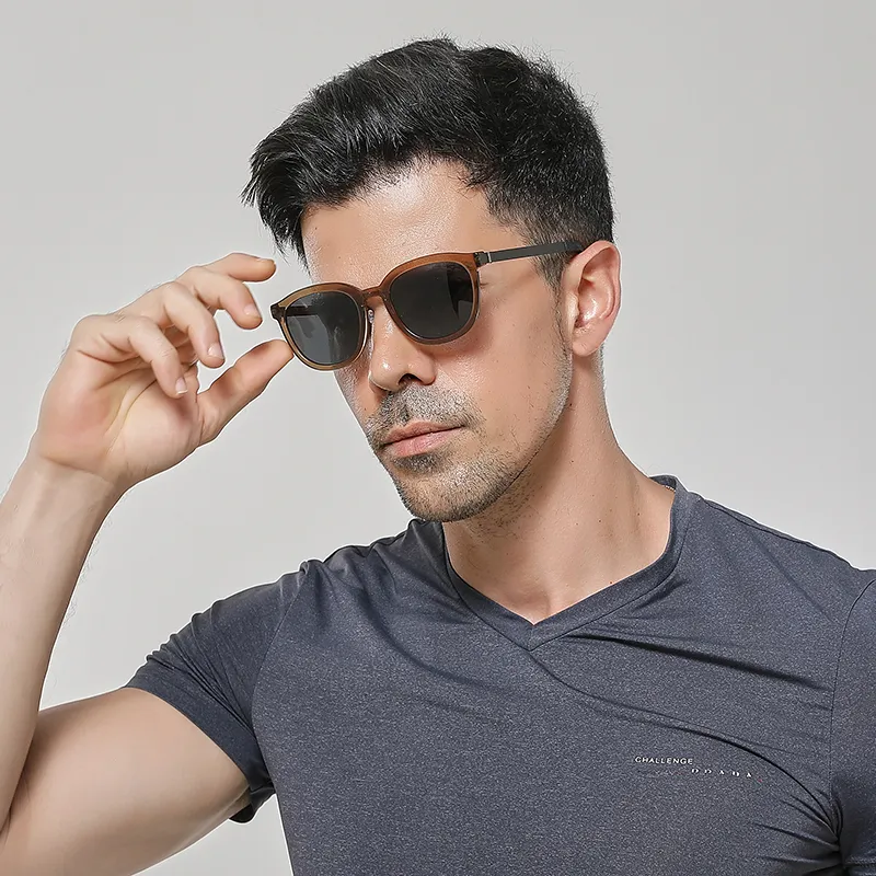 Óculos de sol de designer de moda Óculos de sol polarizados para homens de luxo de luxo com copos de pesca ova
