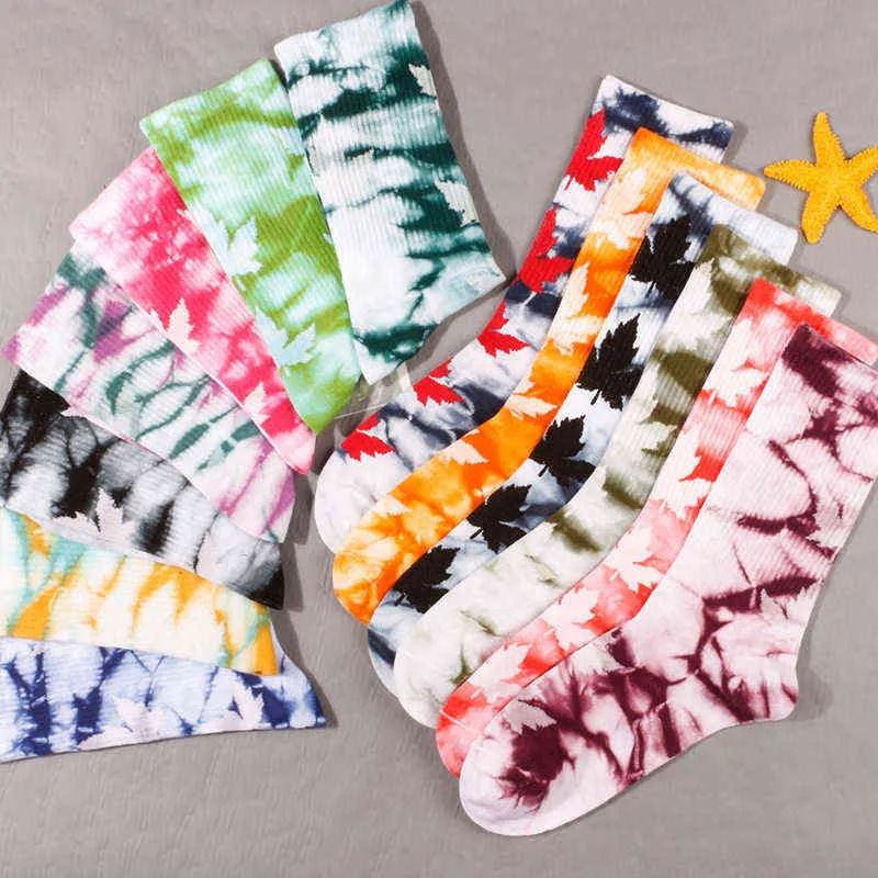 2022 Nouveaux hommes et femmes Long Tube Tie-Dye Feuille d'érable Chaussettes de basket-ball Couple High Tube Tie-Dye Sockbb