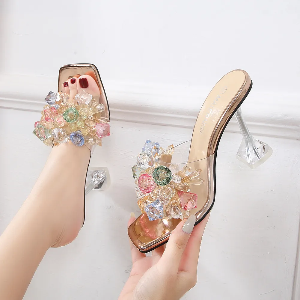 Stunning Crystal Flower Women Designer Sandals Summer Stiletto Heels Transparent Wedge Rhinestones Lady Shoes Gold Or Silver Colors 8 CM Beach Sandal