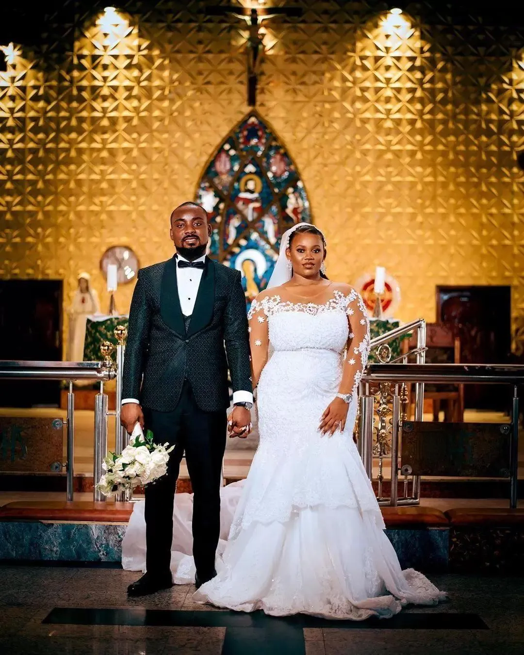 2022 African Plus Size Wedding Dresses Mermaid Bridal Gown Scoop Neck Long Sleeves Crystals Lace Applique Custom Made Sweep Train Vestido de novia