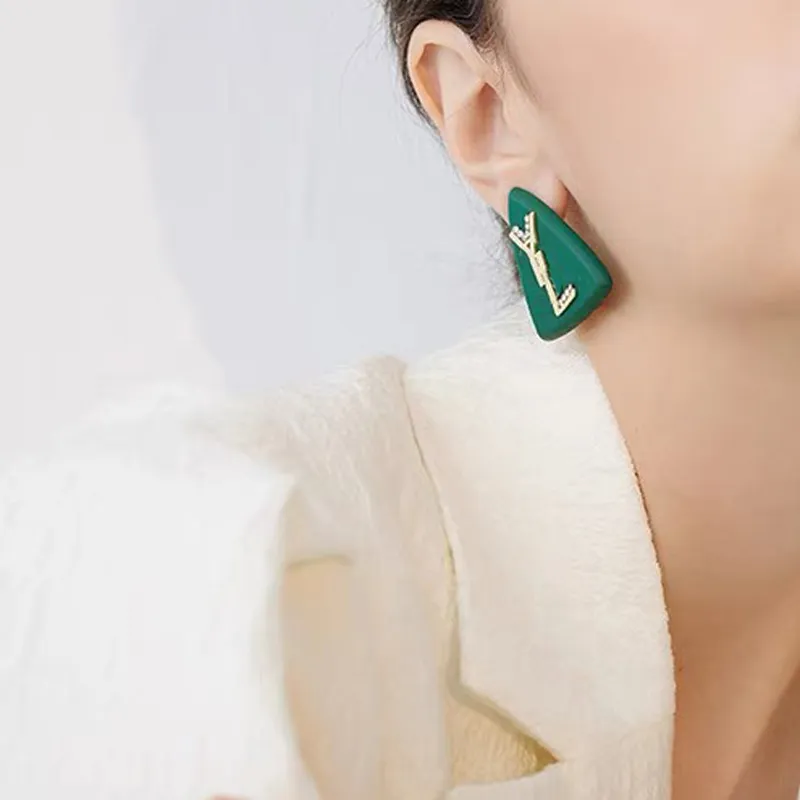 女性スタッドイヤリングジュエリーデザイナーLuxurys Green Blakc Earrings Triangular Elegance Fashion 925 Silver Heanpok Hoops Box