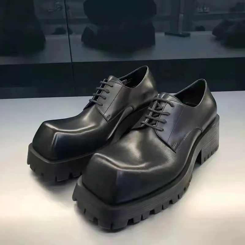 Scarpe eleganti da uomo con punta quadrata Scarpe derby da uomo grandi Scarpe stringate da uomo in pelle da lavoro Suola spessa