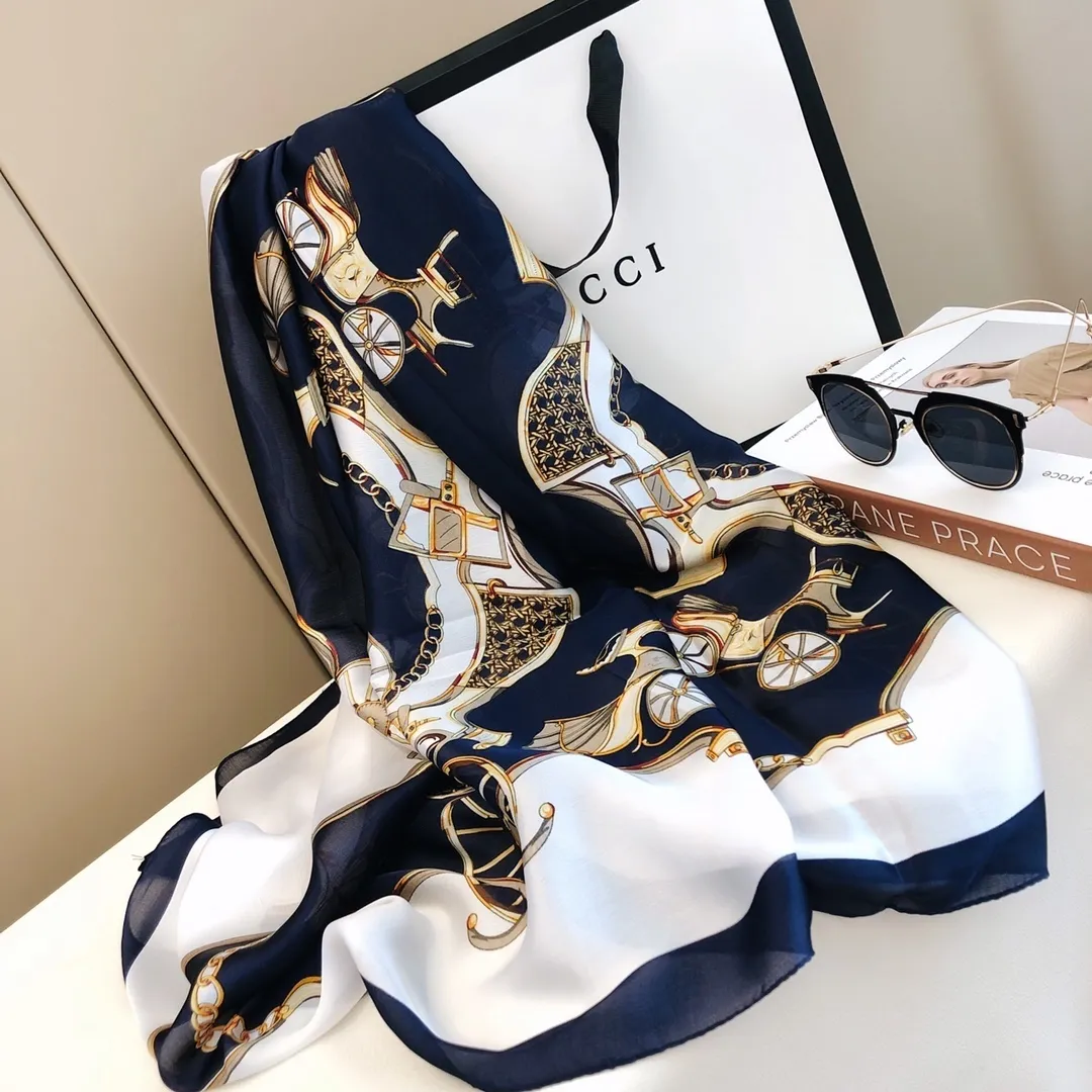 Foulard En Soie Vintage 90x90 Cm - Bleu, Marque Vivienne, Très Bon état Général