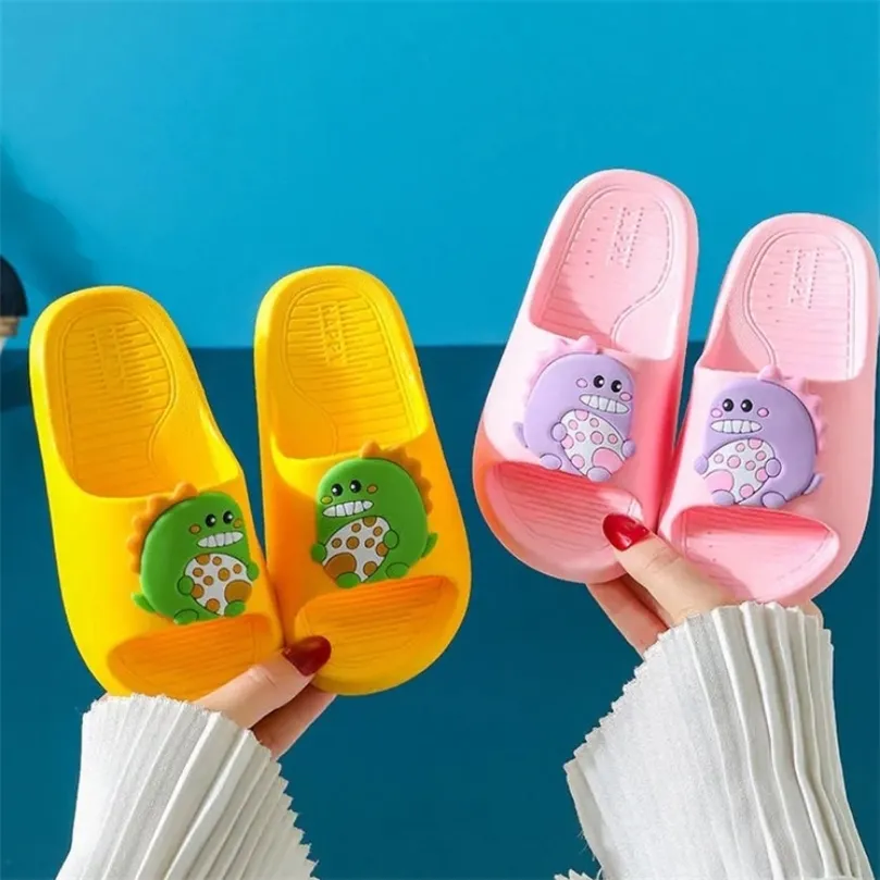 Cartoon dinosaurus slippers voor jongens meisjes zomer kinderen strandschoenen baby home badkamer zachte indoor flip flops kinderen sandalen 220621