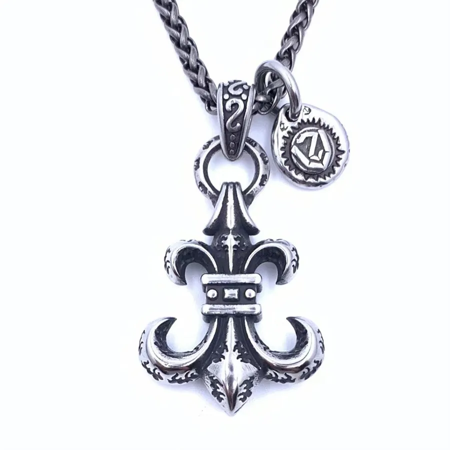 NY RETRO IRIS SCOUTFLUMER PENDANT NECKLABE TITANIUM STEEL HÄREN TREND Personlighet Hip-Hop Niche Street All-Match Jewelry