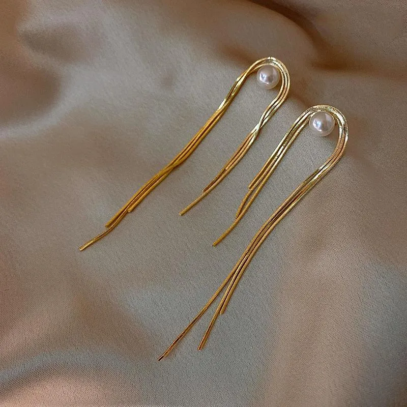 Lámpara colgante de moda con borla de Metal asimétrica, hueso de serpiente, cadena fina, pendiente de gota, perla redonda de imitación, joyería larga para mujer