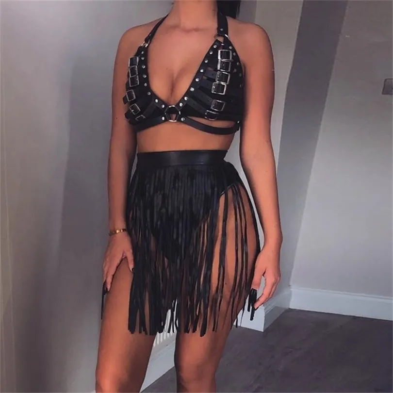 Completo in due pezzi in PU nero Halter in ecopelle Scava fuori Reggiseno senza schienale Crop Top Gonna lunga con nappa regolabile Clubwear 2 pezzi Abiti