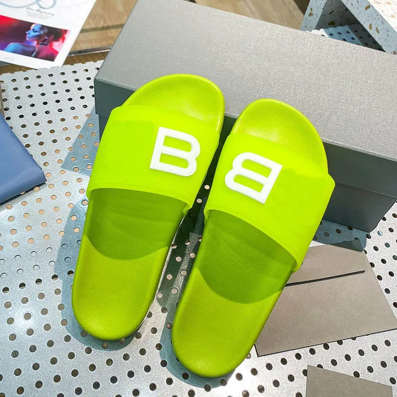 Piscina slide homens homens deslizantes Slippers Paris Luxury Fashion Brand Designer Sapato Tamanho 35-46 Modelo FG01