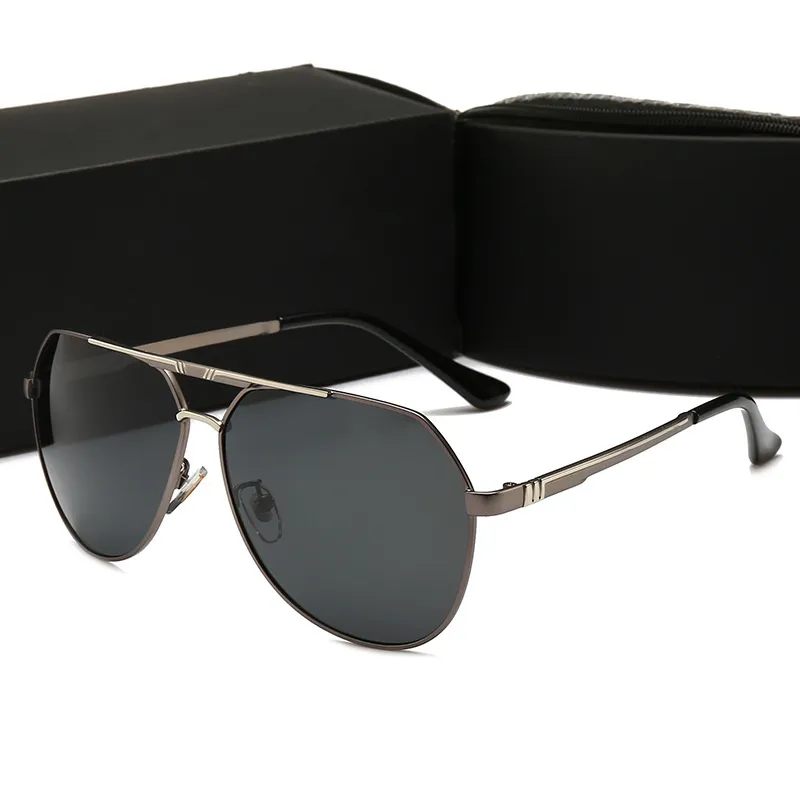 Luxury Nuovi occhiali da sole da sole da donna uomo polarizzato Goggles Sun Shade Man Oscita di alta qualità per leisure di alta qualità Accessori di moda Designer Designer Occhiali da sole PC con scatola