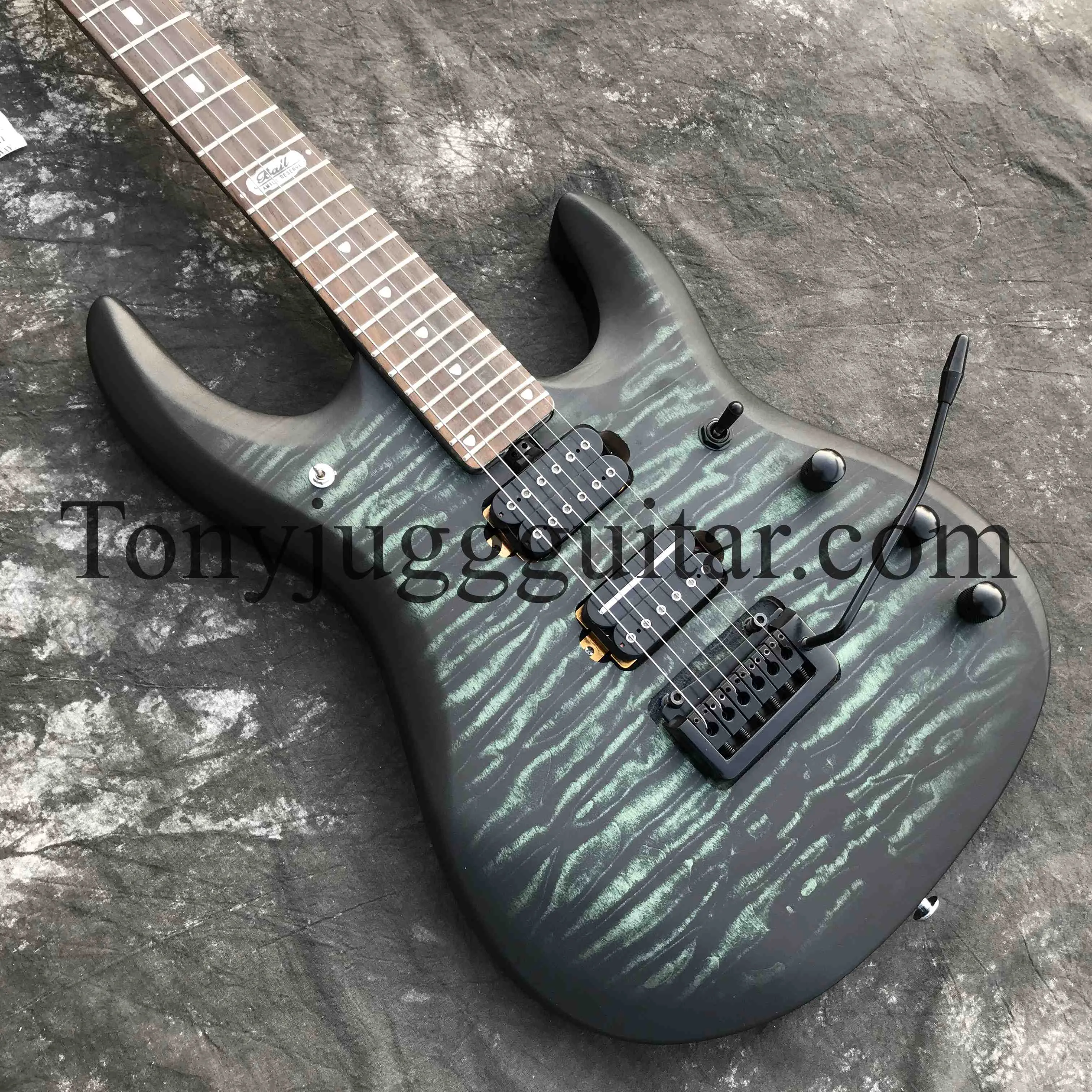 JPX Ernie Ball John Petrucci Matte Green Flame Maple Top Guitare électrique Double Verrouillage Tremolo Bridge, Black Hardware, Whammy Bar