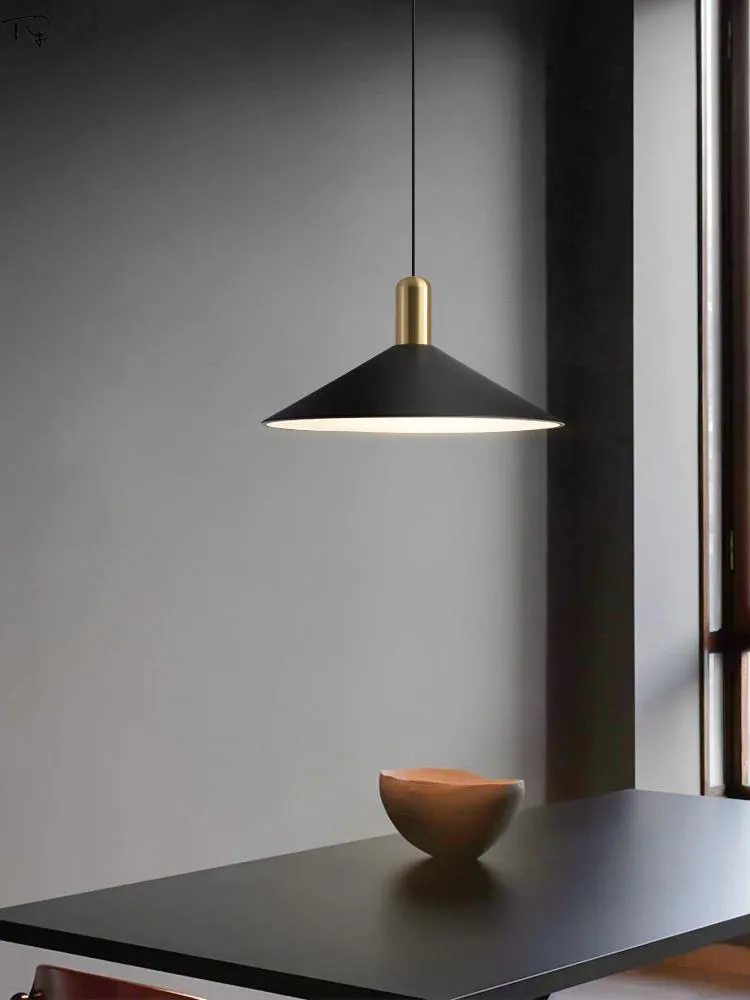Pendellampor nordiska industriella minimalistiska gyllene triangel metallljus restaurang matsal el sovrum studie studio hem dekoratör