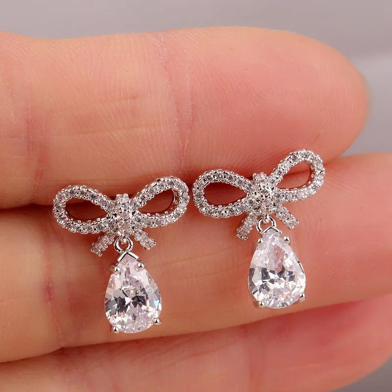 Kolczyki Small Bow Diamond Performance Dynda Żyrandol Diament T Prestiżowy Designer Biżuteria Bransoletka Zegarki Kobiety Męskie Para Fashion Wedding Party Walentynki