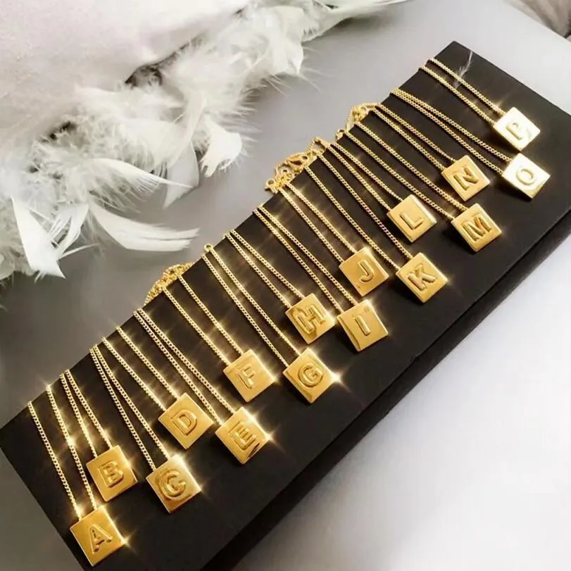 Haute Qualité 18K Gold Luxurys Square Colliers Designer 26 Lettre Pendentifs Bijoux Femmes Collier Marque De Luxe Chaîne En Or Bijoux Avec Boîte