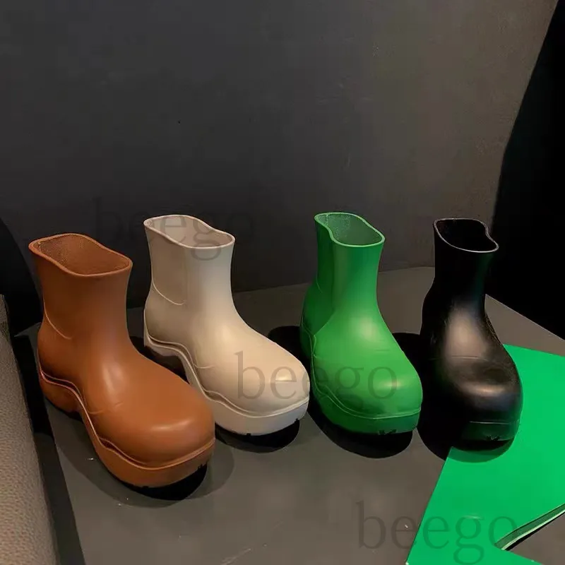 Botas de puddle de grife femininas masculinas para luxo plataforma cor doce bota de tornozelo de borracha brilhante grama caminhada chuva lazer sola grossa sapato de salto curto