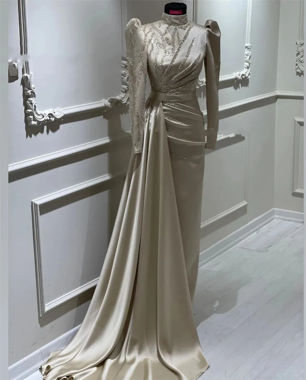 Beaded Muslim Evening Dresses Long Sleeve 2022 Silver High Neck Kaftan Caftan Arabic Pleated Side Train Prom Occasion Gown