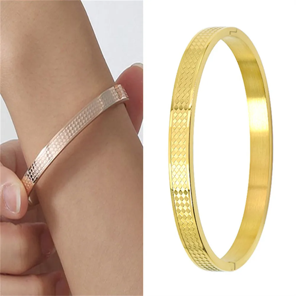 2022 Kvinnors rostfritt stålarmband American Fashion Buckle Bangles Crystal Luxury African Dubai Charming Gold Par Rose Gold Costume Accessories Cuffs Custom