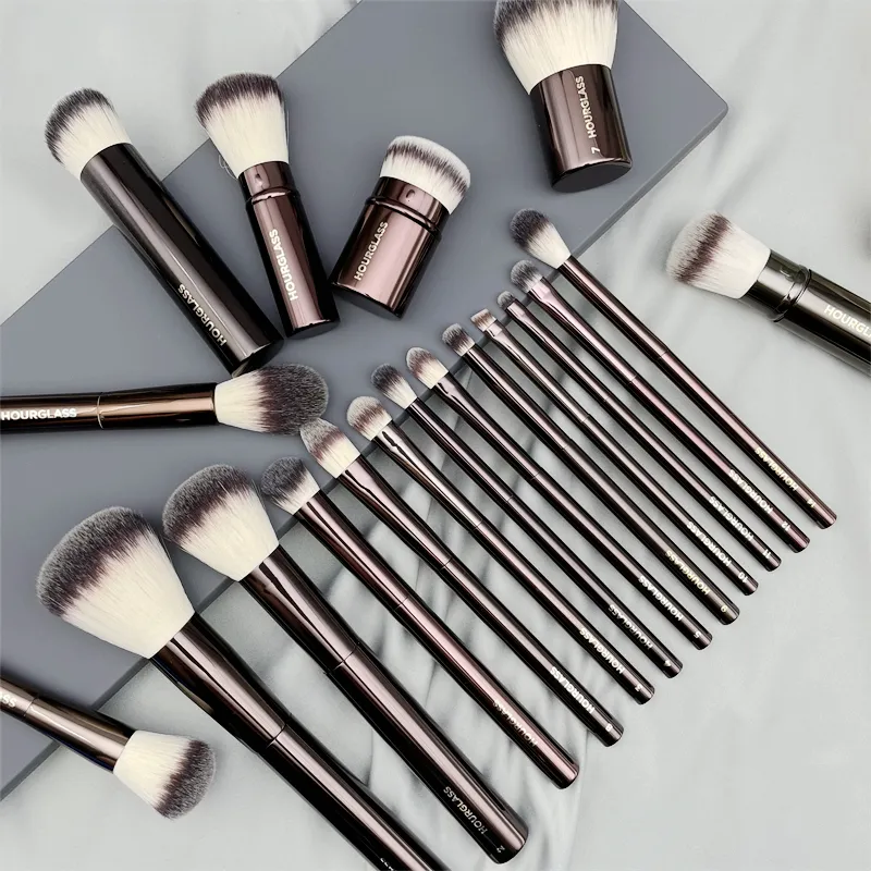 Hourglass Set Of Makeup Brushes EyeShadow EyeLiner Smudger Blush