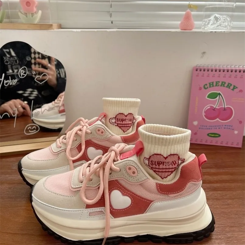 QWEEK Korean Women Sneakers Strawberry Pink Kawaii Love Sports Daddy Shoes Versatile Casual Platform Vulcanize Tennis 220816