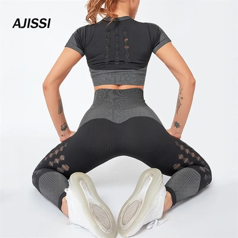 Ensembles de yoga sans couture Femmes Gym Wear Vêtements de course Femmes Fitness Yoga Vêtements Sports Top Leggings LJ200815