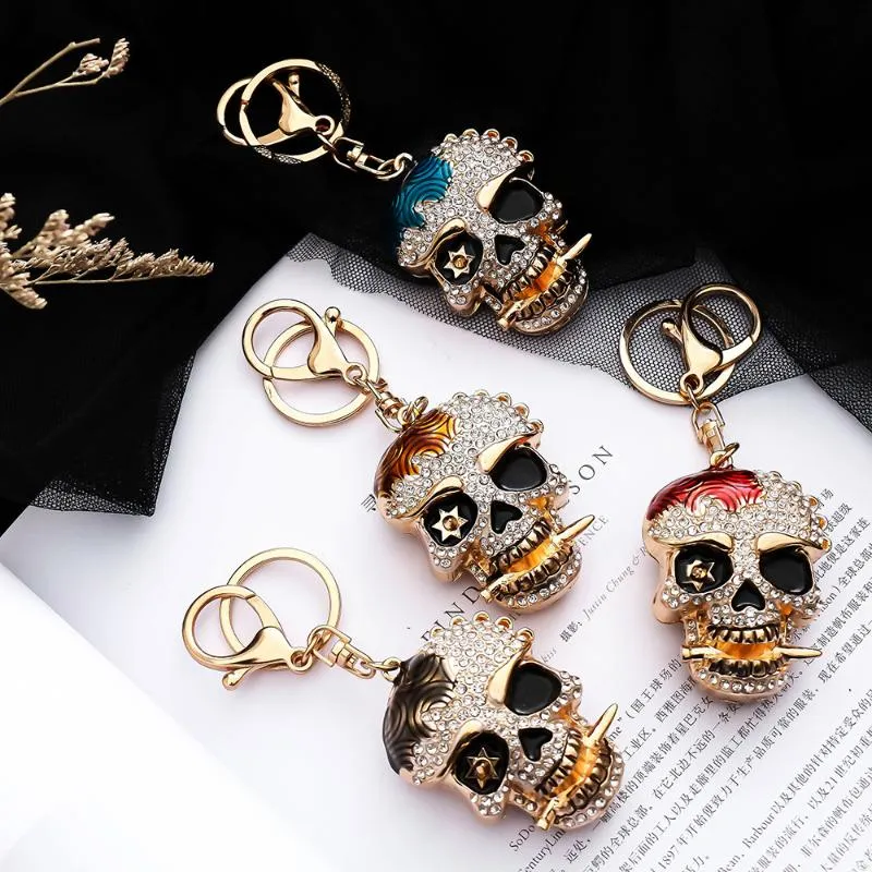 Keychains Fashion Diamond Cool Skull Keychain Unisex Punk Charms Hip Hop Pendant Car Key Ring Women Bag Ornaments Accessories Llavero Gift