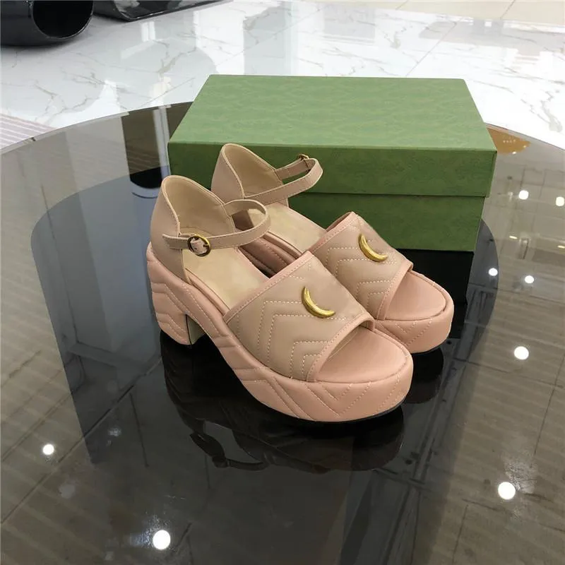 Designer Donna Sandali Tacco Grosso Mezze Pantofole Lady Summer Stylist Sandali Logo in metallo Pelle Sexy Scarpe col tacco alto Large 42 Con scatola