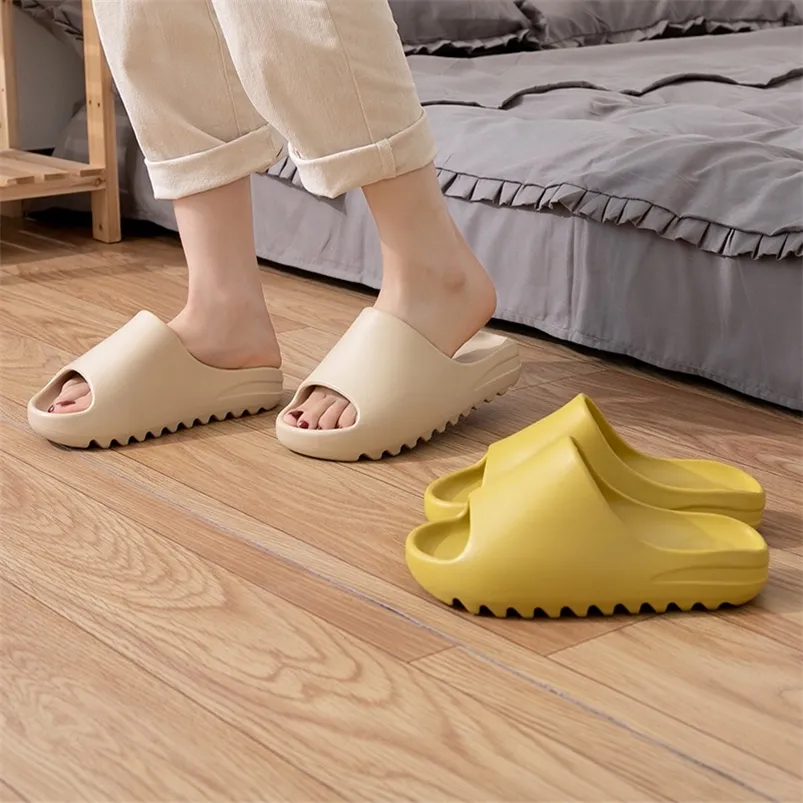 Zomer mode trendy slippers voor vrouw man thuis dia's zachte bodem indoor slippers strand liefde paar schoenen familie stijl 220408