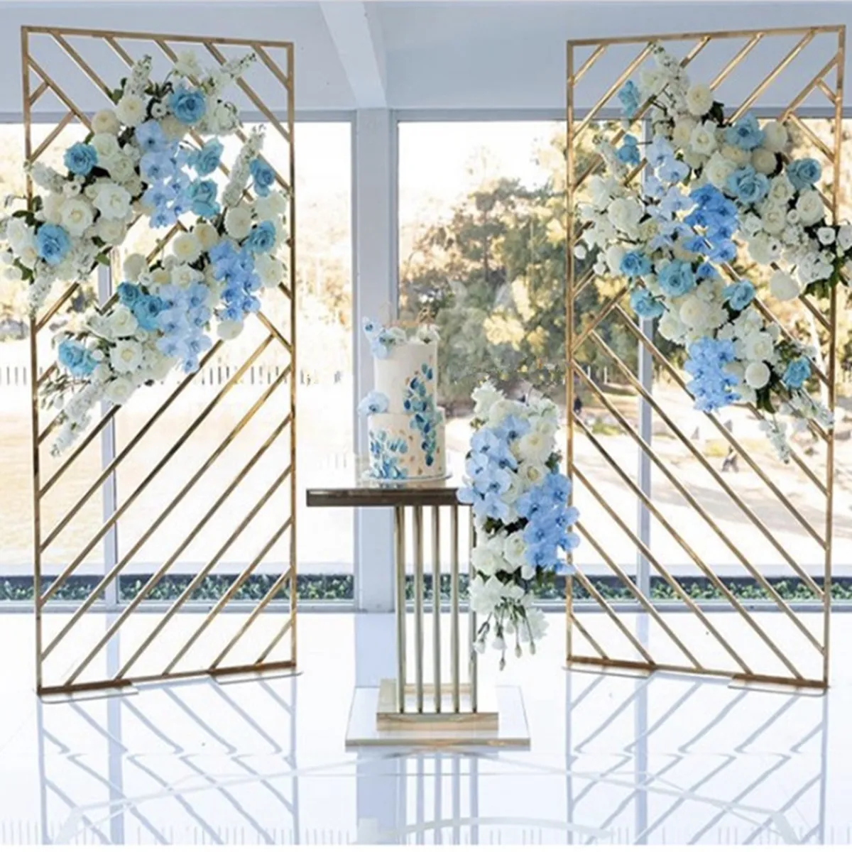 Decoratie bruiloften huur vierkante frames frame goud glanzende glanzende metalen ijzer boog voor evenement rechthoekig goud roestvrij staal kruis over bruiloft achtergrond