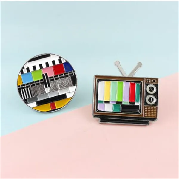 Vintage TV Pin No signal in 80s Lapel Pin Be riotous with colour Rainbow Brooch Custom fashion jewelry badge Remembrance gift GC1473