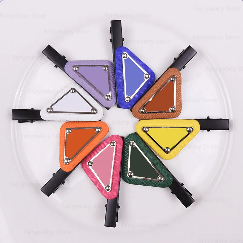 Nouveauté pince à cheveux triangulaire avec timbre femmes P lettre Triangle Barrettes mode cheveux accessoires pour cadeau de haute qualité