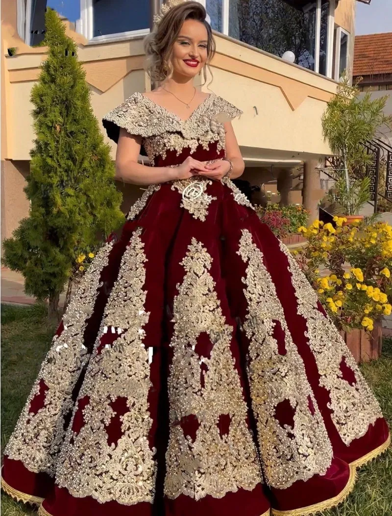 ブルグンデのベルベットのイブニングドレスは花嫁2022豪華なカフランコソボアルバニアのプロムの衣装パーティー服装