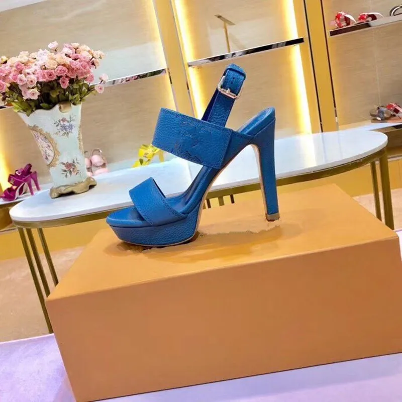 الأزياء والأزرق عالية الكعب 10.5 سنتيمتر مصمم أزياء عارضة المرأة الصنادل الأعلى درجة جلد طبيعي أحذية عالية الجودة السيدات أنيقة حقيقية