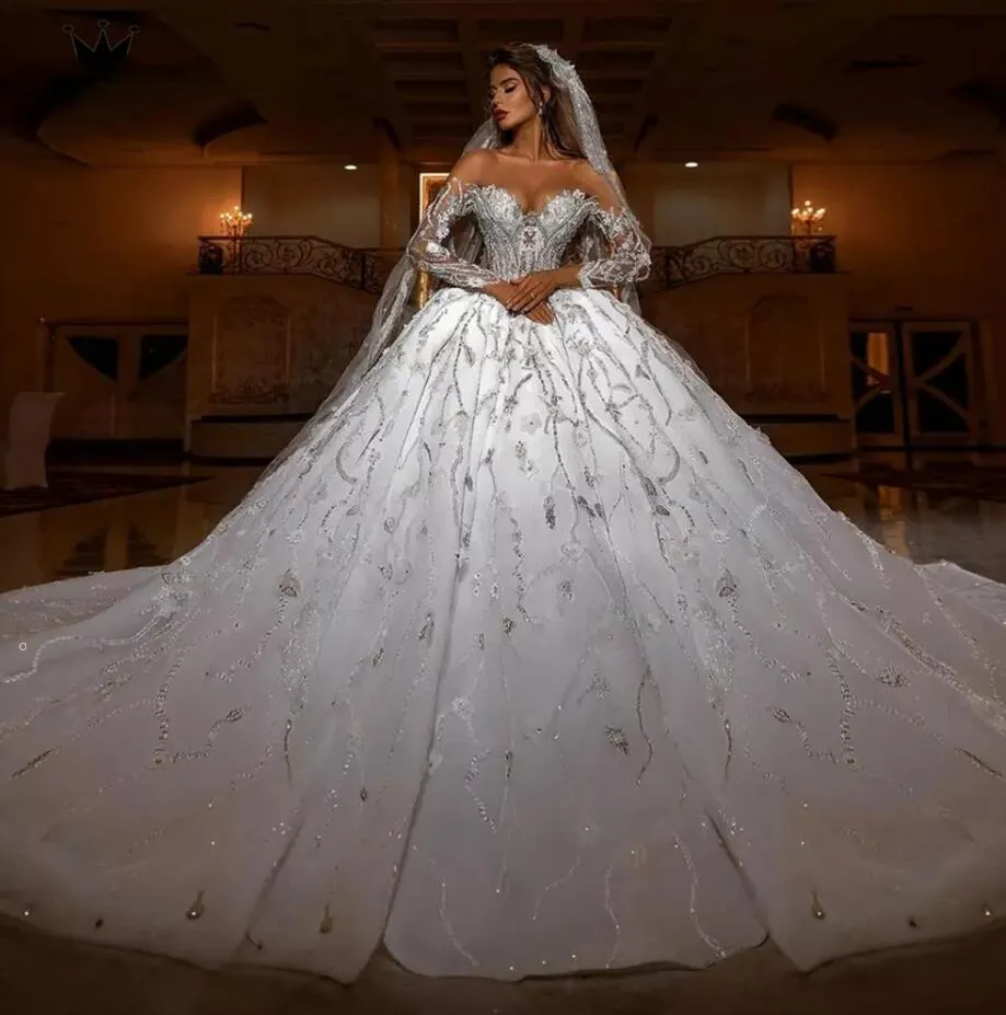 Pin by Your World on Wedding dress 👰🏻 | Fluffy wedding dress, Pretty  quinceanera dresses, Big wedding dresses