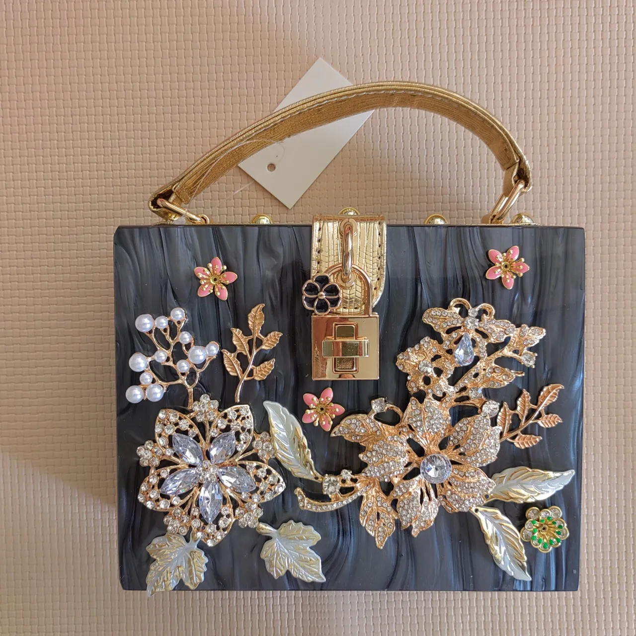 Factory wholesale women bag high quality acrylic hard box studded handbag sweet little fresh Pearl flower chain bags ladies carved diamond fashion handbags