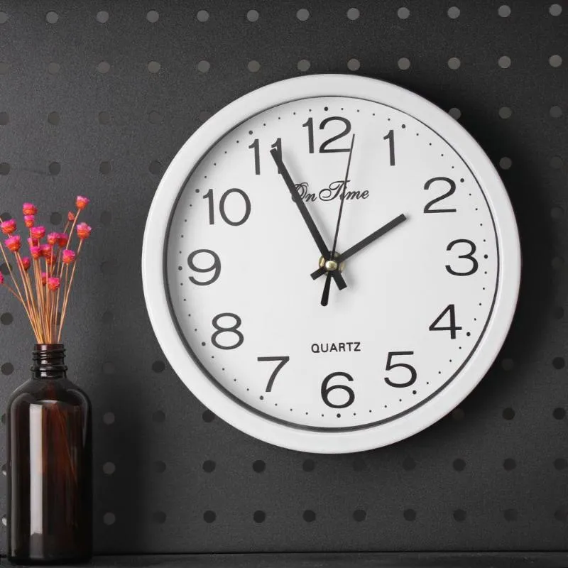 壁の時計シンプルさの時計4色クォーツベルホーム装飾モダンベッドルームスイープセカンドムーブメントサイレントクロックウォールクロックスワル