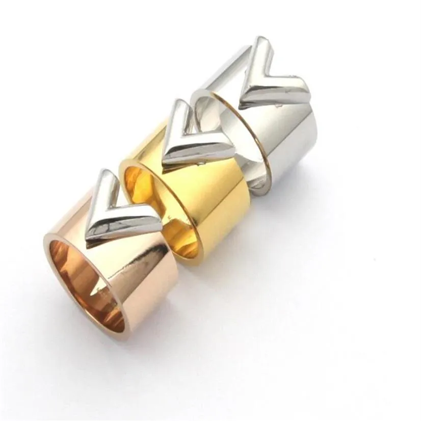 2022 NIEUW Simple Design topkwaliteit extravagante brede 1 2 cm V liefde ring goud zilveren rose titanium stalen letterringen mode vrouwen m253v