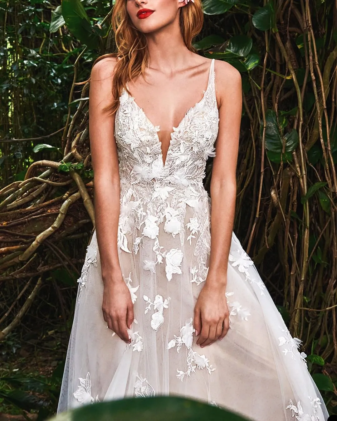 Sexy A-line Wedding Dresses Deep V Neck Long Lace Spaghetti Straps Sleeveless Chiffon Lace Ruffles Appliques Backless Sequins Floor Length Bohemian Wedding Gowns