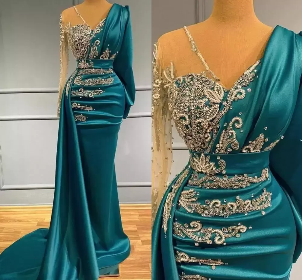 2023 Bescheidene lange Ärmel Abendkleider formelle Anlass tragen goldene Applikationen Perlen Jäger Sheer Hals Arabisch Robe de Soriee