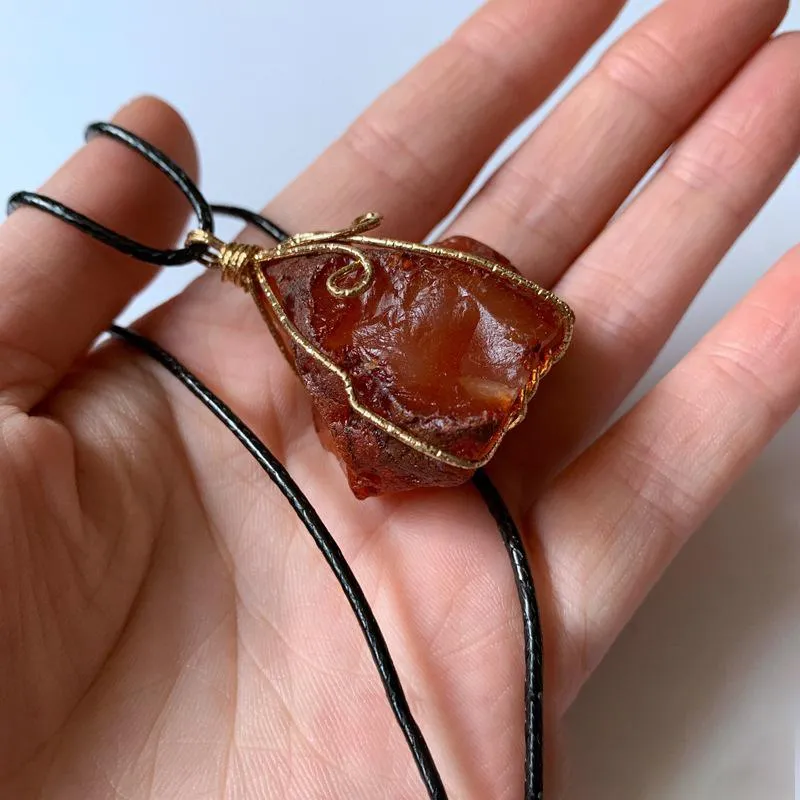 Hanger kettingen Handgeschakelde rauwe carneliaanse ketting voor vrouwen mannen natuursteen genezing kristal chakra juli geboortesteen draad ruw l30f5