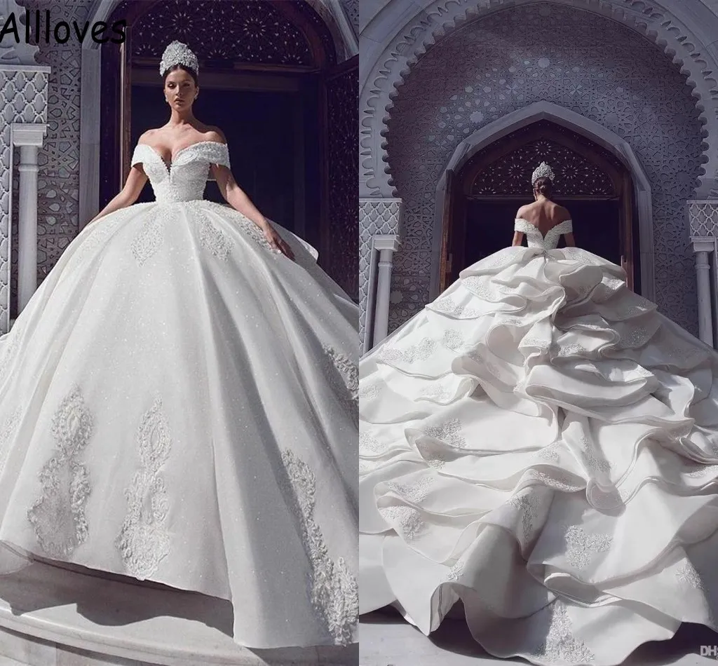 Verbazingwekkende gelaagde kathedraal trein Royal Princess Ball Jurk Trouwjurken Dubai Arabisch kant Lafted Off Schouder Puff Bruidjurken Kerk formeel Vestidos CL0848