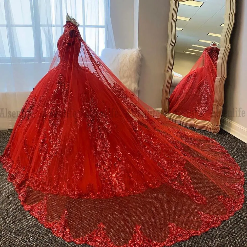 فساتين الأميرة الحمراء Quinceanera مع كيب الترتر من الدانتيل الدانتيل حجم فستان Vestidos de 15 Anos Prom Pageant