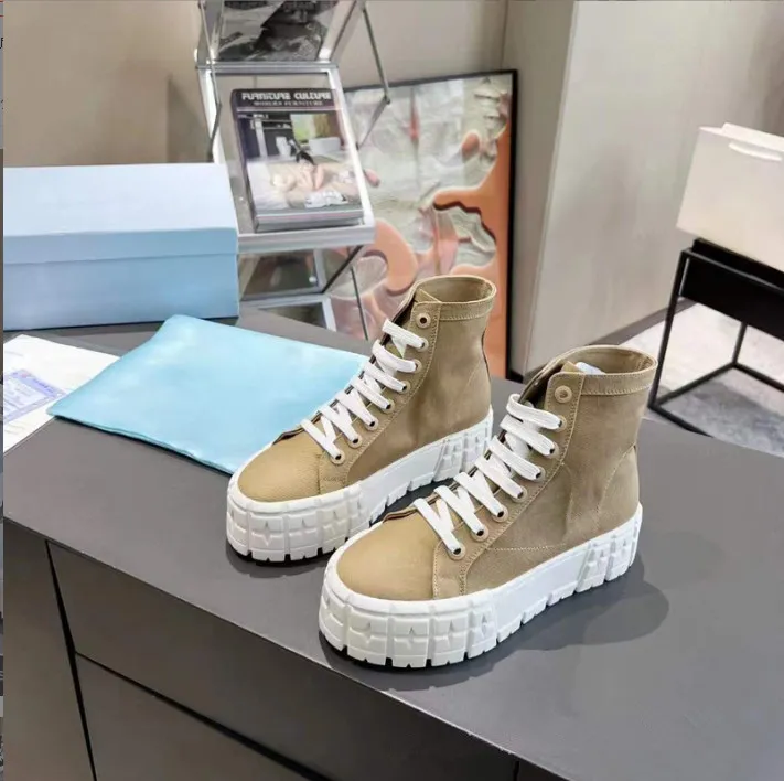Designers Sapatos femininos Cotton Cotton Sneakers Sneakers Wheel Nylon Trainers Lace Up Up Rubber Triangle Causal Shoes Botas