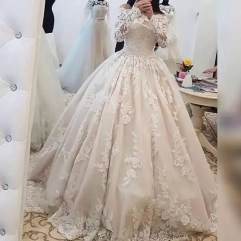 2022 A Line Abiti da sposa Boho Beach Abito da sposa Tulle Applique in pizzo Maniche lunghe Sweep Train Smerlato con spalle scoperte Abiti su misura